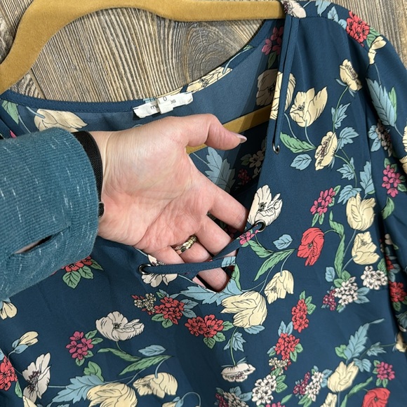 3/4 Sleeve Floral Blouse - Picture 3 of 7